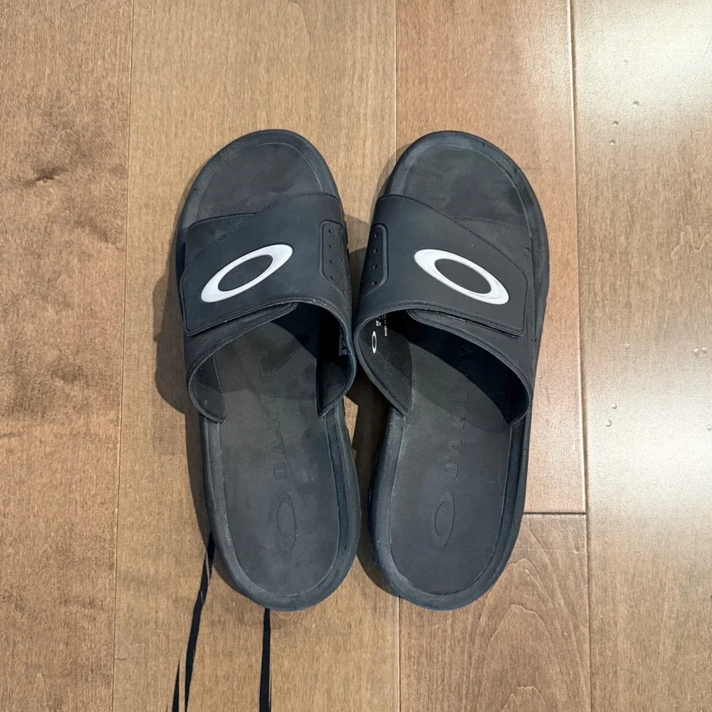 Oakley Supercoil Slide 2.5 Mens Size 13 Black White Athletic Sandals 15031A